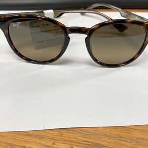 Woman’s Maui Jim new sunglasses. Hiehie dark Havana with transition yellow.